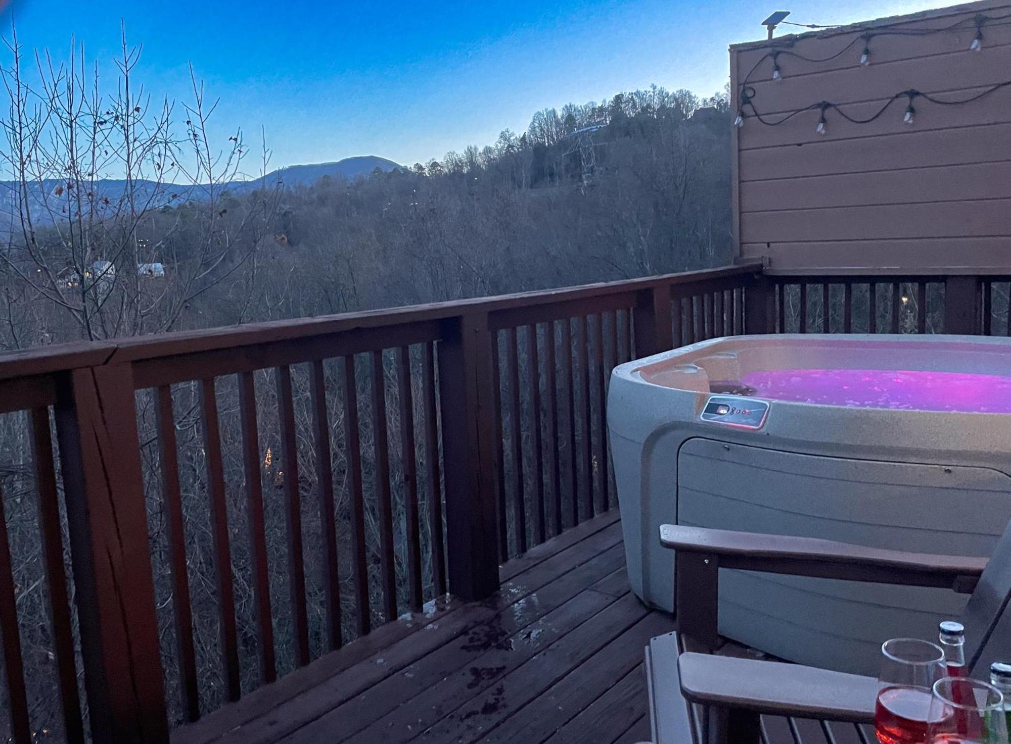 Heavenly View - Bear Themed Cabin, Hottub, Dog-Friendly, Near Гатлинбург Экстерьер фото