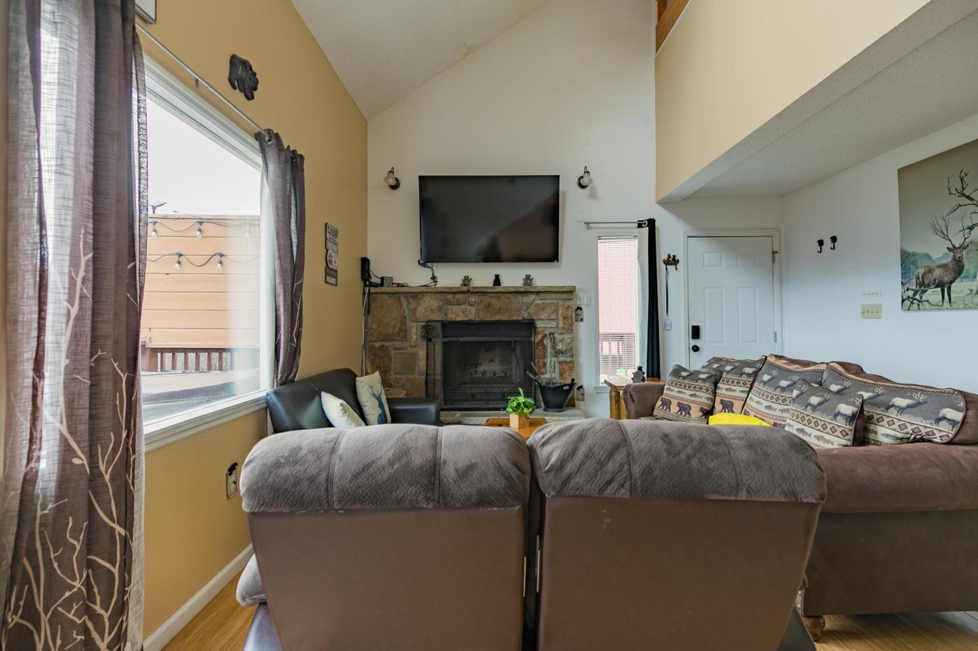 Heavenly View - Bear Themed Cabin, Hottub, Dog-Friendly, Near Гатлинбург Экстерьер фото